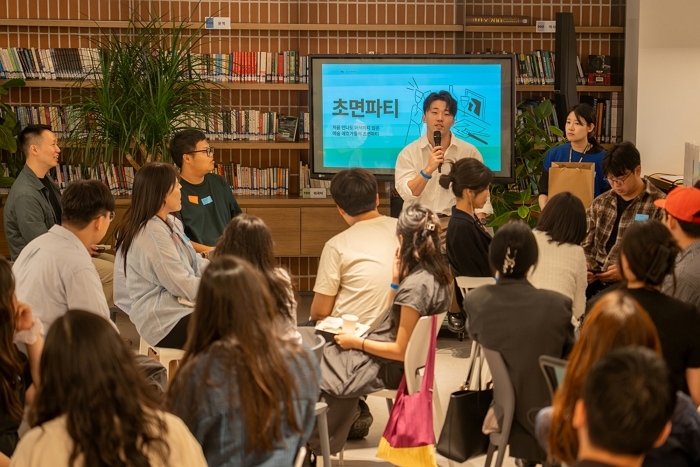 [사진02] 파라다이스빌딩_예술 애호가 네트워킹 프로그램 '초면파티' 진행 모습.jpg