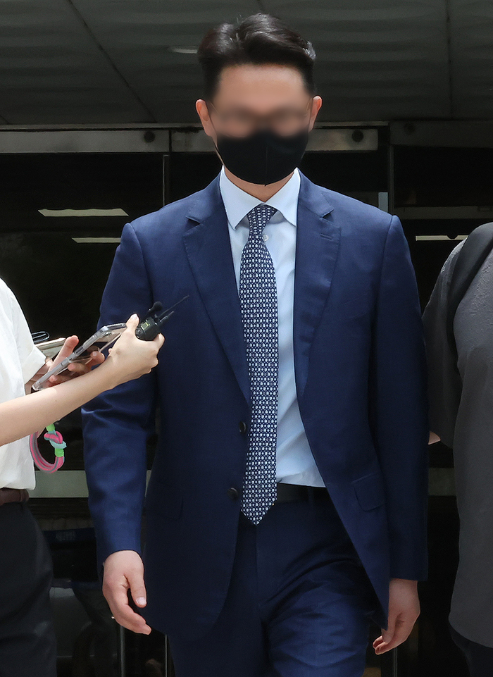 origin_영장실질심사마치고법원나서는전통일교세계본부장.jpg