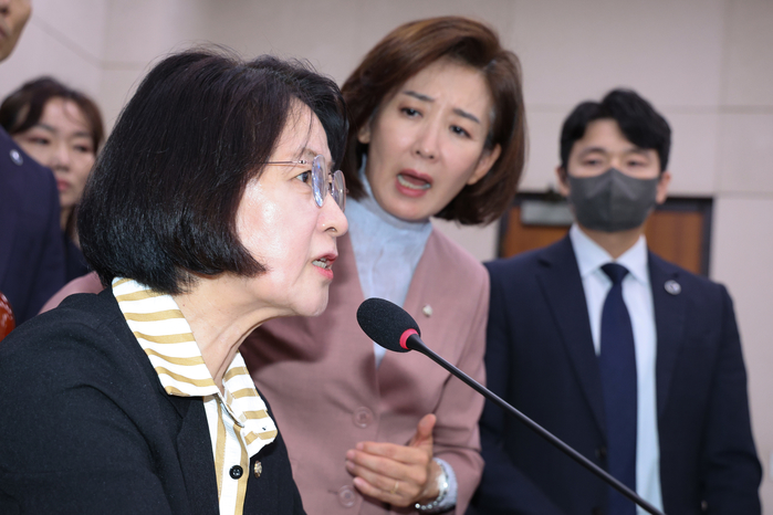 ‘윤석열 오빠’ 논란에... 나경원 “추미애, 저급한 성별 희화화ㆍ치욕적 명예훼손 망언”