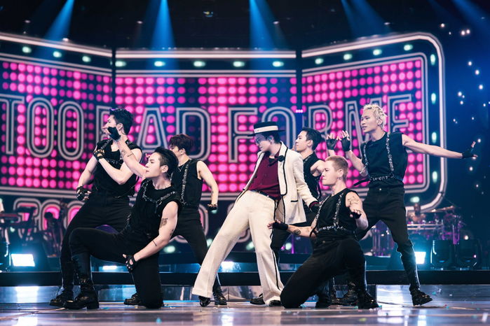 ‘샤넬 뮤즈’ 지드래곤, 파리 콘서트서 입은 세상에 하나뿐인 커스텀 의상... 어떤가 봤더니