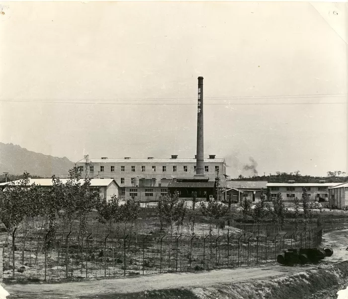 서울 하늘 가르던 커다란 ‘샘표간장’ 굴뚝... 지금은 어디에 있을까