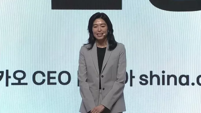 카카오톡, ‘인스타·틱톡·챗GPT’ 기능 다 담은 ‘슈퍼앱’으로 진화한다