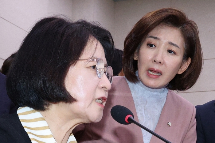 “윤석열 오빠” 발언 후폭풍... 국민의힘, 추미애 법사위원장 사퇴 압박