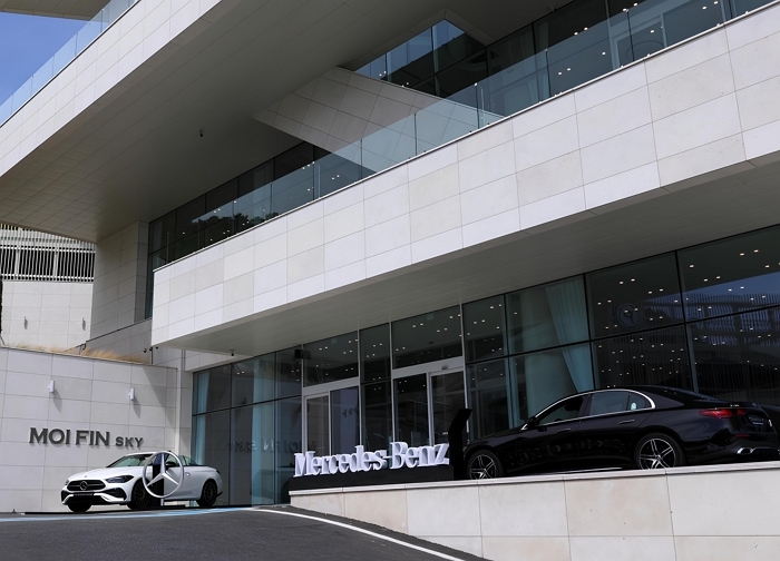 “바다와 벤츠의 환상적 만남”... 한성모터스, 여수 모이핀카페서 팝업스토어 이벤트 개최