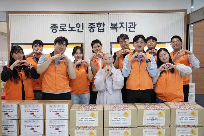 한화 ‘글로벌부만’ 임직원들, 추석 전 경로당 달려가... 어르신들께 ‘선물 세트’ 전달