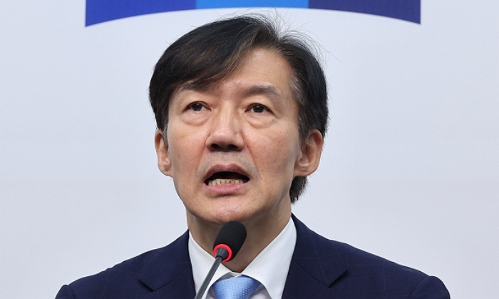 조국 “이재명 대통령, 尹 검찰 독재 최대 피해자... 재판 모두 ‘공소 취소’해야”