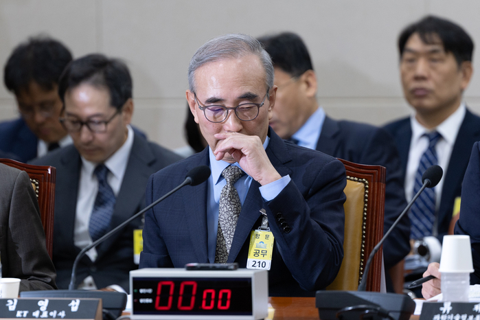 KT 사태에 머리 숙인 김영섭 대표... ‘사퇴 요구’엔 이렇게 답했다