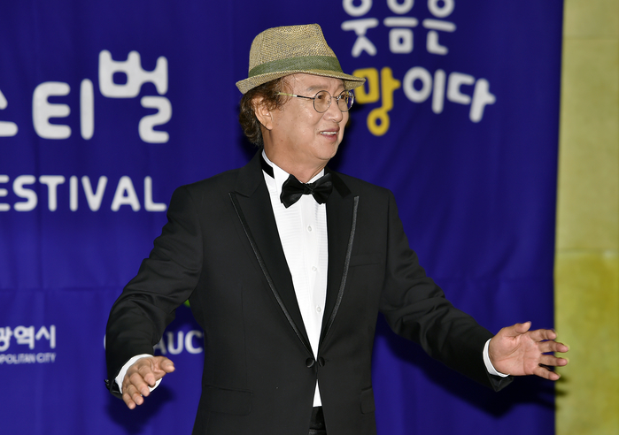 origin_전유성이렇게포즈취하면되나요.jpg