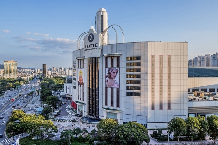 4. [롯데백화점] 서울시 송파구 잠실동에 위치한 롯데백화점 잠실점 외관.jpg