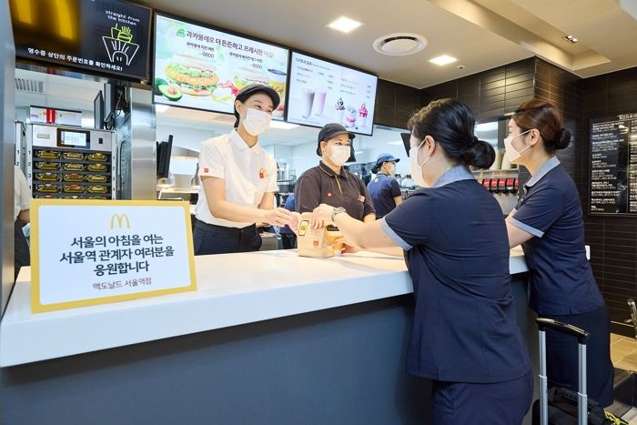 맥도날드, 서울역 근무자 400명에 ‘행복의 버거’ 나눔 실천