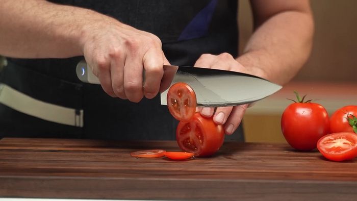 “초당 4만 번 진동”... ‘초음파’로 자르는 신개념 주방 칼 출시했다