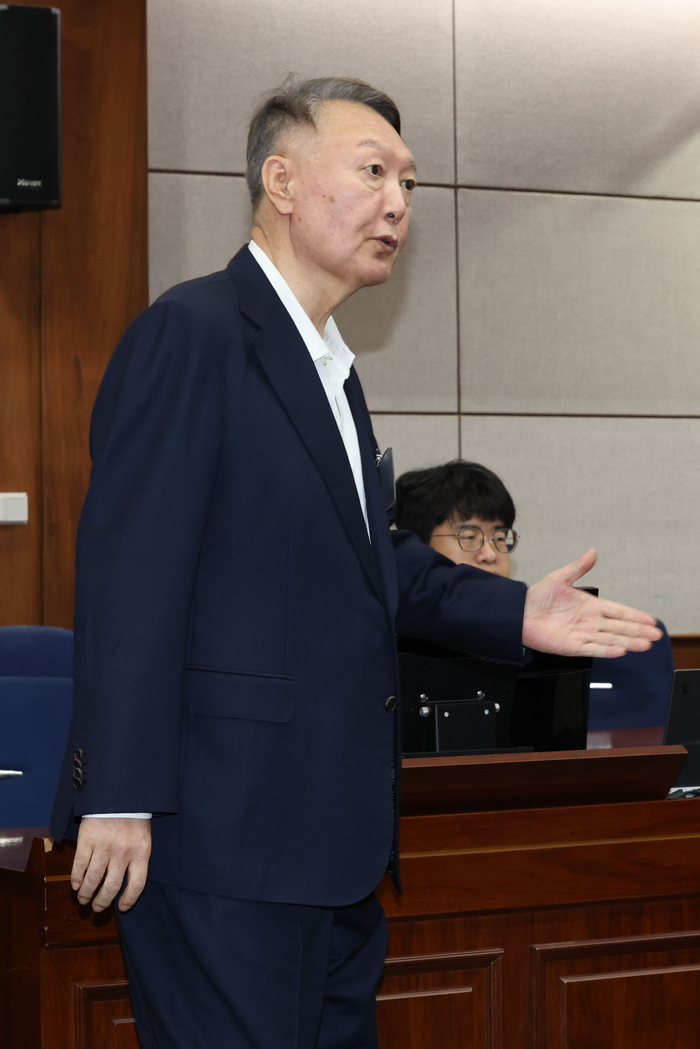 origin_법정들어서는윤석열전대통령.jpg