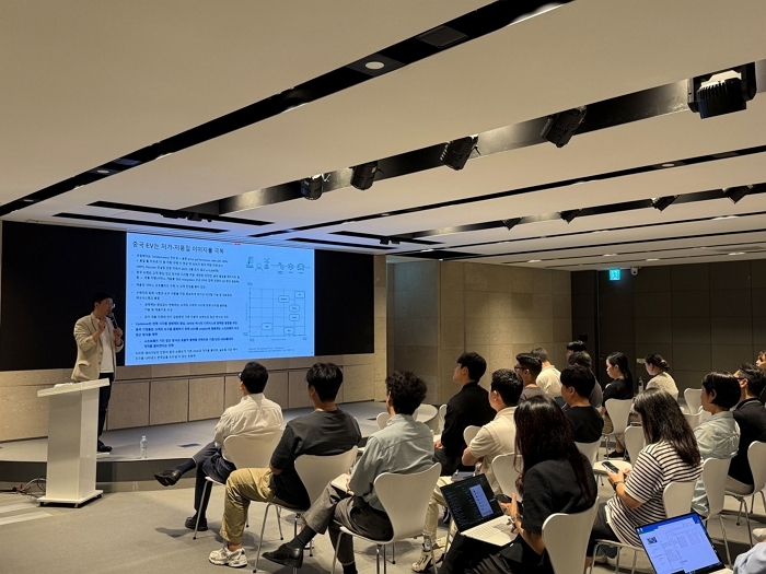 [사진자료2] 한국앤컴퍼니그룹의 ‘모빌리티 인스퍼레이션 데이’ 두 번째 특강에서 포니링크 차두원 사장이 ‘모빌리티 전환 대응 전략’을 주제로 강연하고 있다..jpg