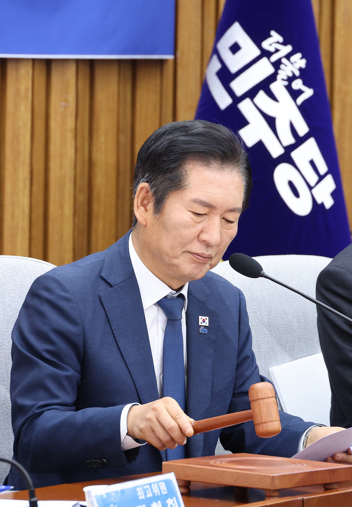 origin_회의주재하는정청래대표.jpg