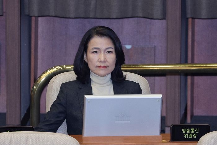 “내 사형장에 들어가 숙청되는 모습 지켜볼 것”... 이진숙, 방통위 폐지법 상정에 본회의장 밤샘
