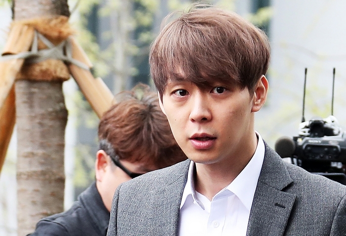 origin_영장실질심사위해법원향하는박유천.jpg