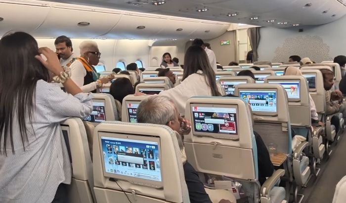 “내리고 싶으면 내리세요”... ‘비자 수수료’ 100배 인상에 미국 공항에서 벌어진 일 (영상)