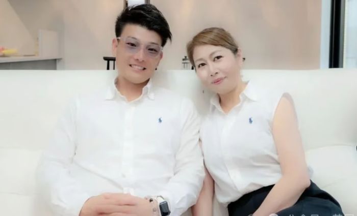 중학교 동창 엄마와 결혼 성공한 남성... 日 21살 나이차 부부