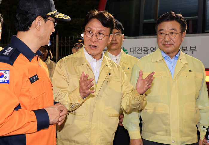 origin_국정자원화재현장찾은김민석총리와윤호중장관.jpg