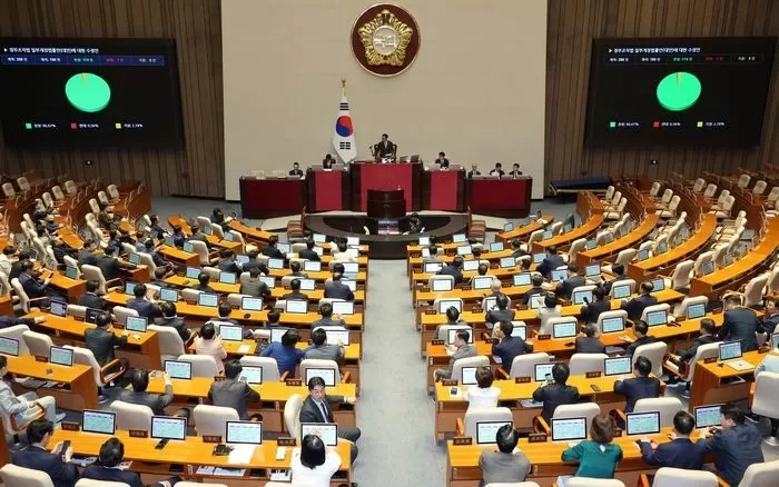 26일 서울 여의도 국회에서 열린 제429회국회(정기회) 9차 본회의에서 검찰청 폐지를 골자로 한 정부조직법 개정안이 통과되고 있다. 검찰청 폐지를 골자로 한 정부조직법 개정안이 국회를 통과하면서 1948년 8월 정부 수립과 함께 설치된 검찰청은 78년 만에 간판을 내리게 된다. 2025.9.26 / 뉴스1