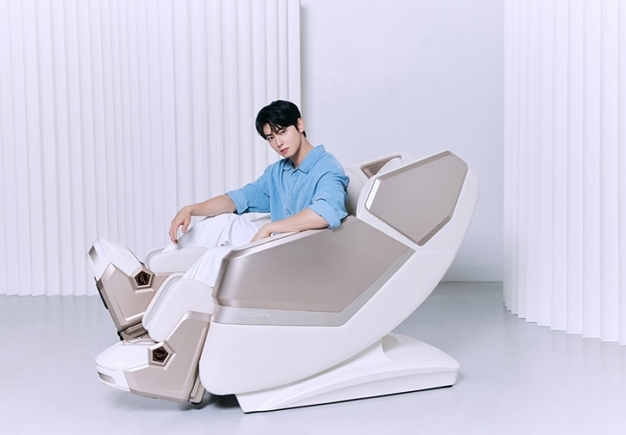 [바디프랜드_사진자료] 바디프랜드 듀얼 콤팩트 헬스케어로봇 '팔콘N'.jpg