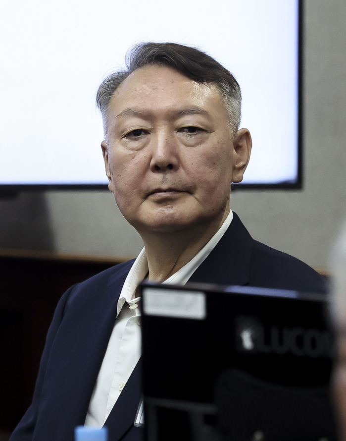 “1.8평 방에서 서바이벌 힘들다”던 윤석열, 내란재판 또 ‘불출석’... 12회 연속
