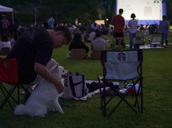반려견과 함께하는 서울동물영화제 야외 상영회 성황... 3년째 인기몰이