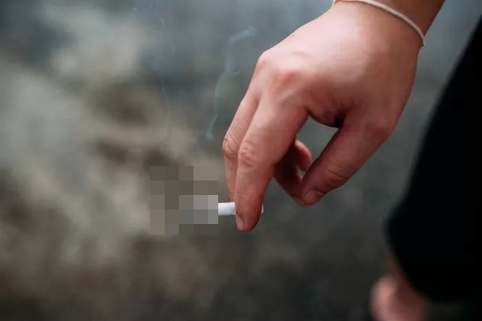 “‘아빠 때문일지도’... 청소년기 흡연, 자녀 ‘OO’ 앞당긴다는 연구 결과 나왔다”