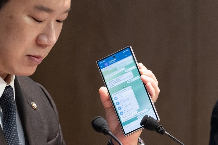 origin_민주당종교단체신도3천명경선활용시도의혹녹취록재생하는진종오의원.jpg