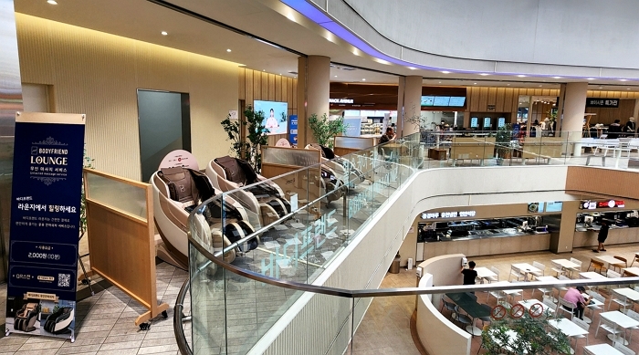 [바디프랜드_사진자료] 안산휴게소에 설치된 바디프랜드 공유안마의자 라운지.jpg
