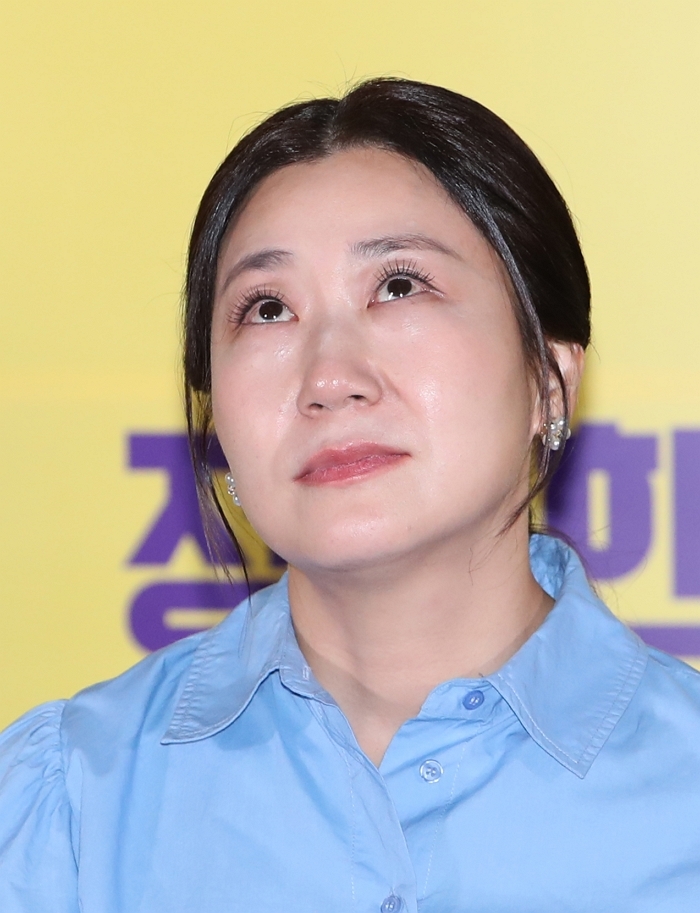 origin_라미란촉촉해진눈가.jpg