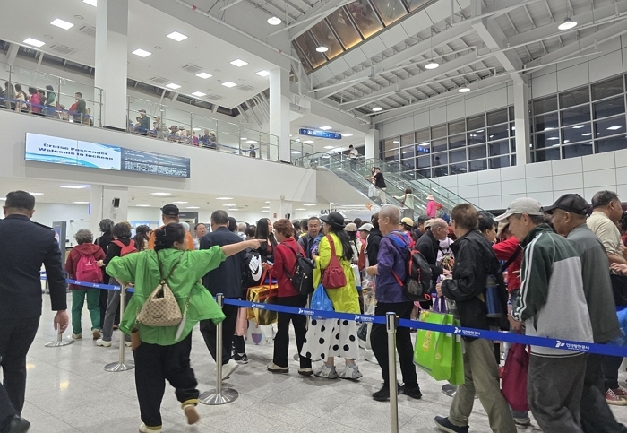 origin_단독크루즈입항2189명출항은2183명…중국관광객6명어디 (1).jpg