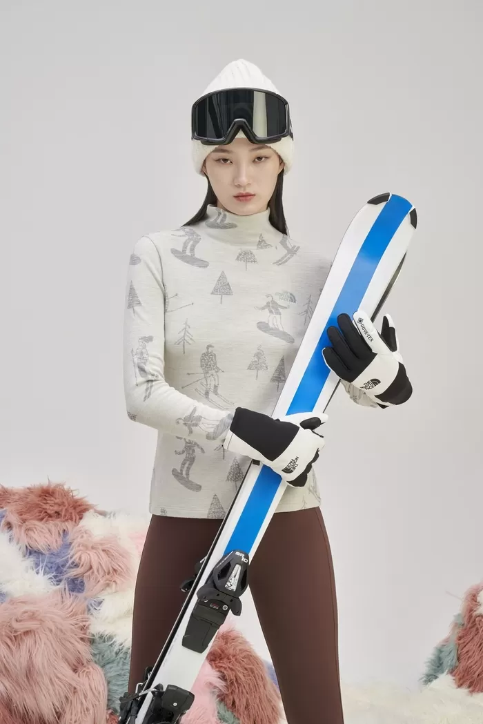 [사진 6] ‘여성용 베일 스웨터’를 착장한 노스페이스 홍보대사 신현지.jpg