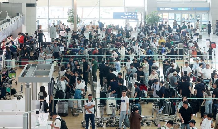 민주당, ‘출국세 7000원→최대 2만원’ 인상 추진... 해외여행 비용 부담 커진다