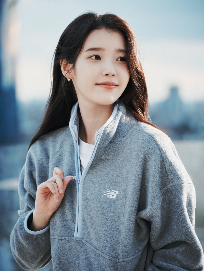 사진 자료2. 이랜드 뉴발란스, 엠버서더 아이유와 함께한 2025 FW 시즌 화보 (1).jpg