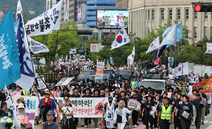 origin_광복80주년두개의태극기.jpg