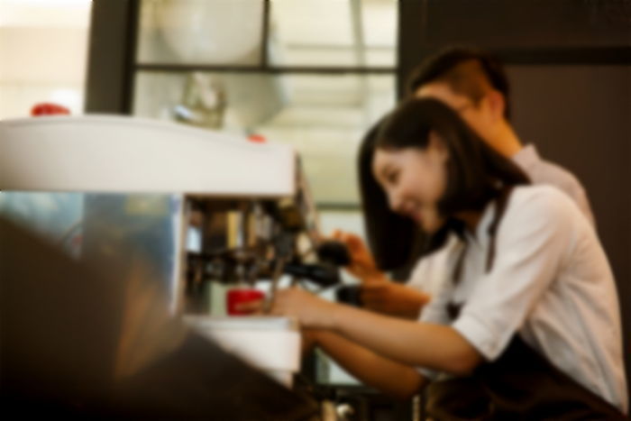 추석에도 쉬지 못하는 청년들... 알바생 10명 중 ○명 “추석에도 일한다”