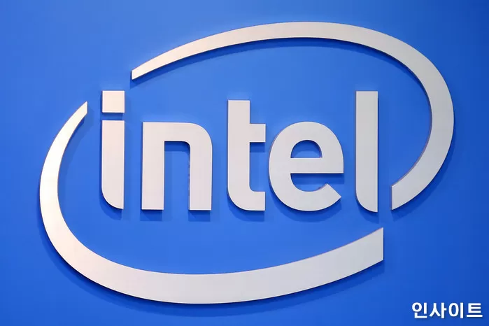 트럼프 행정부 지원으로 인텔 주가 한 달 새 50% 급등, 美정부 지분가치 160억달러 상승