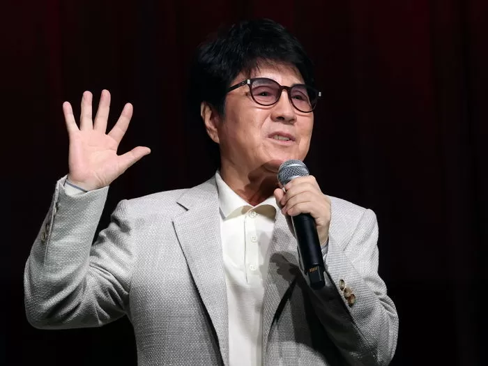 가수 조용필이 22일 오후 서울 용산구 블루스퀘어에서 열린 정규 20집 '20' 기자간담회에서 소감을 밝히고 있다. 이번 정규 앨범 '20'은 2013년 정규 19집 '헬로'(Hello) 이후 11년 만이다. 2024.10.22/뉴스1