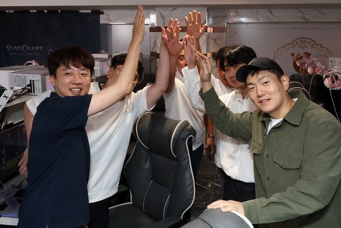 이준석 vs 김재섭, 추석맞이 ‘스타 정치인’ 대회... 5000명 시청