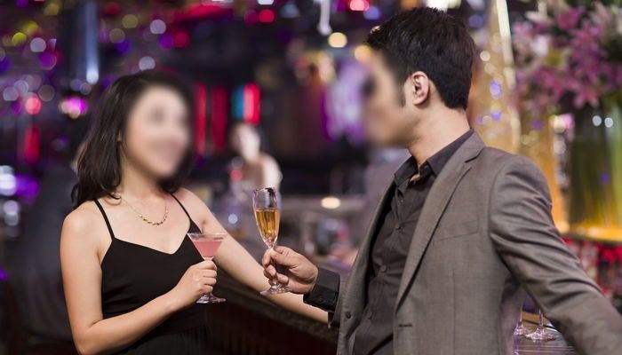 업소녀에 오픈톡, 원나잇까지... ‘문어발 바람’ 남편, 주변에서는 미혼녀와 불륜 주선