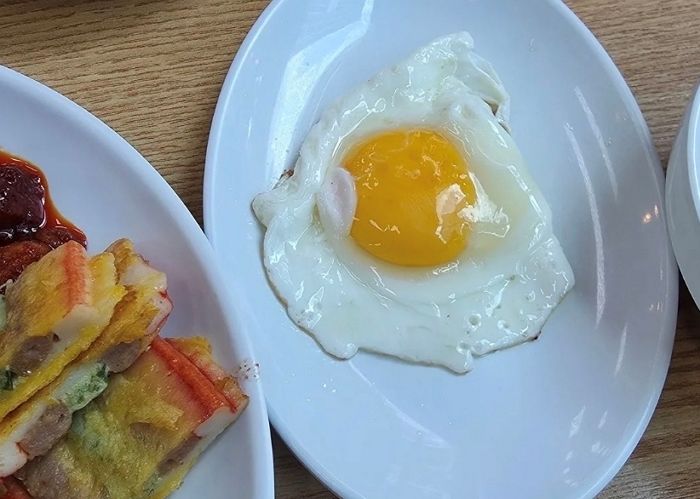 뷔페서 계란후라이 하는데... “‘아가씨 나도 해줘’라는 아저씨, 불쾌합니다”