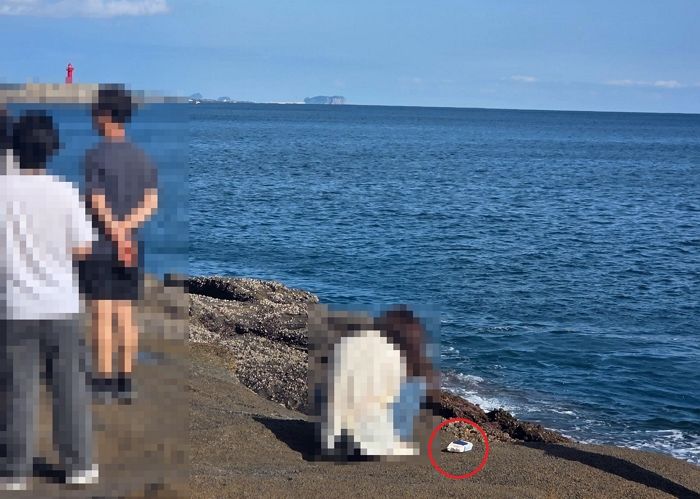 ‘천연기념물’ 제주 용머리해안서 아이 용변 시킨 ‘중국인 추정’ 관광객