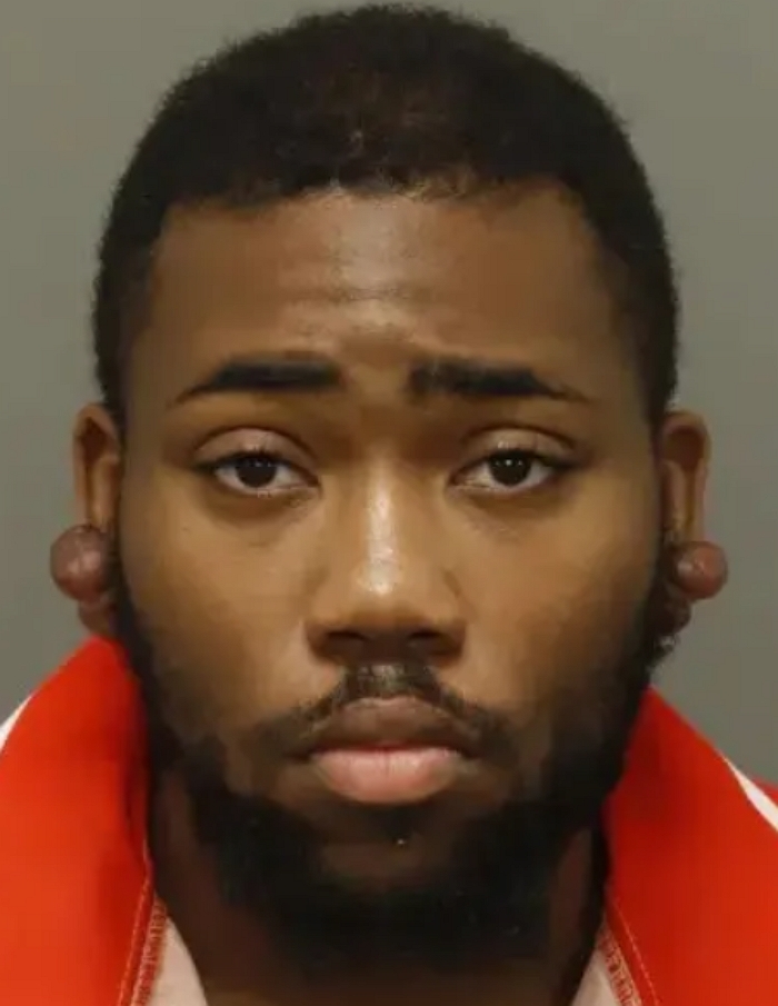 “주삿바늘 뜯더니”... 20대 남성, 의료진 향해 ‘HIV 혈액’ 뿌려