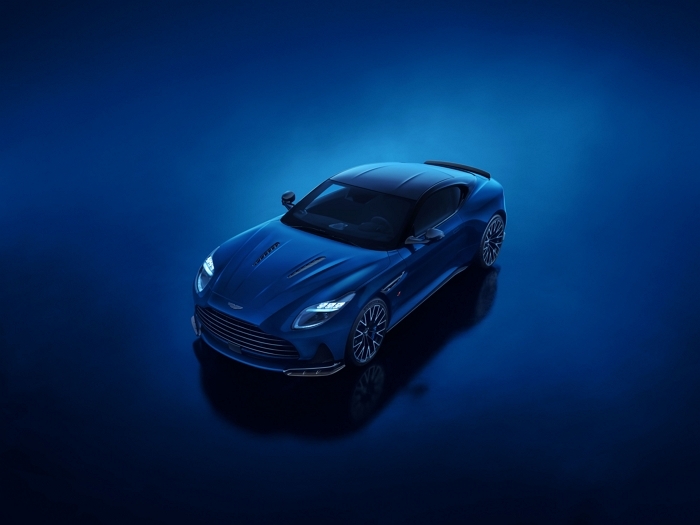 애스턴마틴, ‘DB12 S’ 공개... 700마력 V8 엔진 + 카본 세라믹 브레이크로 무장한 최신 슈퍼카