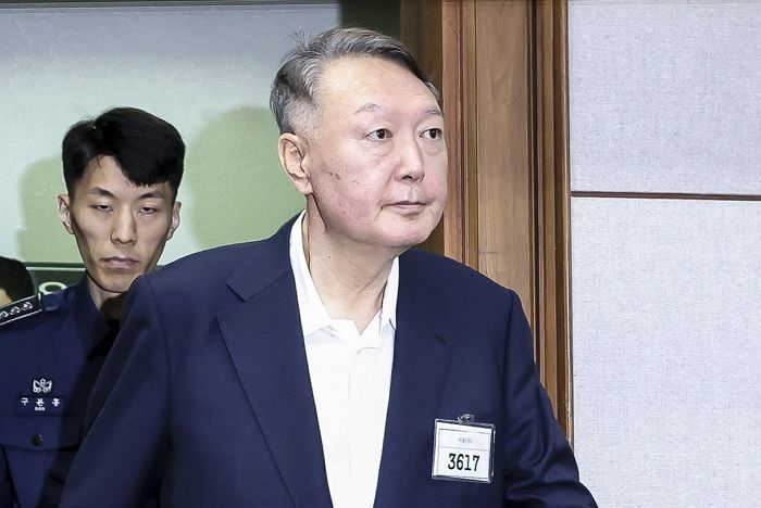 尹, 내란 재판 ‘14회 연속’ 불출석... 피고인 없는 ‘궐석재판’ 이어졌다