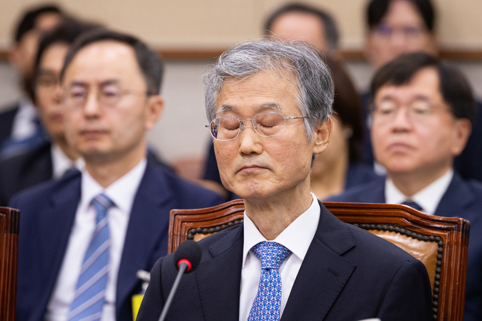 조희대 대법원장 앞에 나온 ‘조요토미 희대요시’ 사진... 아수라장 된 법사위 국감 현장