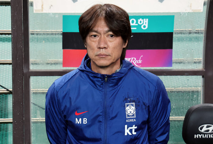 origin_그라운드응시하는홍명보감독.jpg
