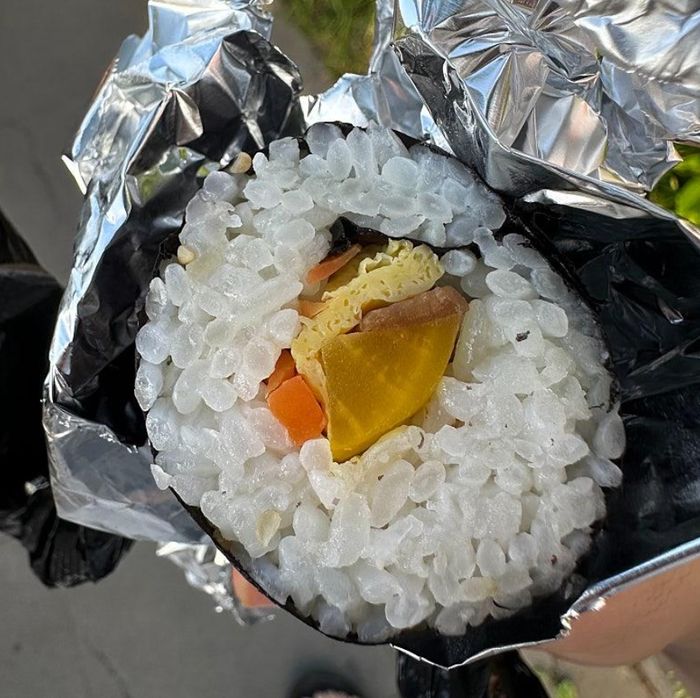 제주도 또 바가지 논란... 4천원짜리 김밥 상태 ‘충격’