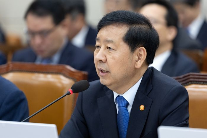 경제부총리 “1000만원 미만 고금리 대출자, 정부가 적극 지원해야”
